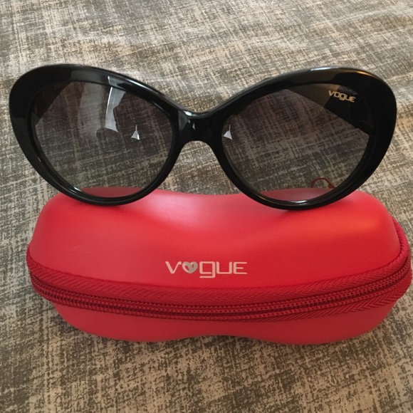 NWOT VOGUE sunglasses - Picture 1 of 2